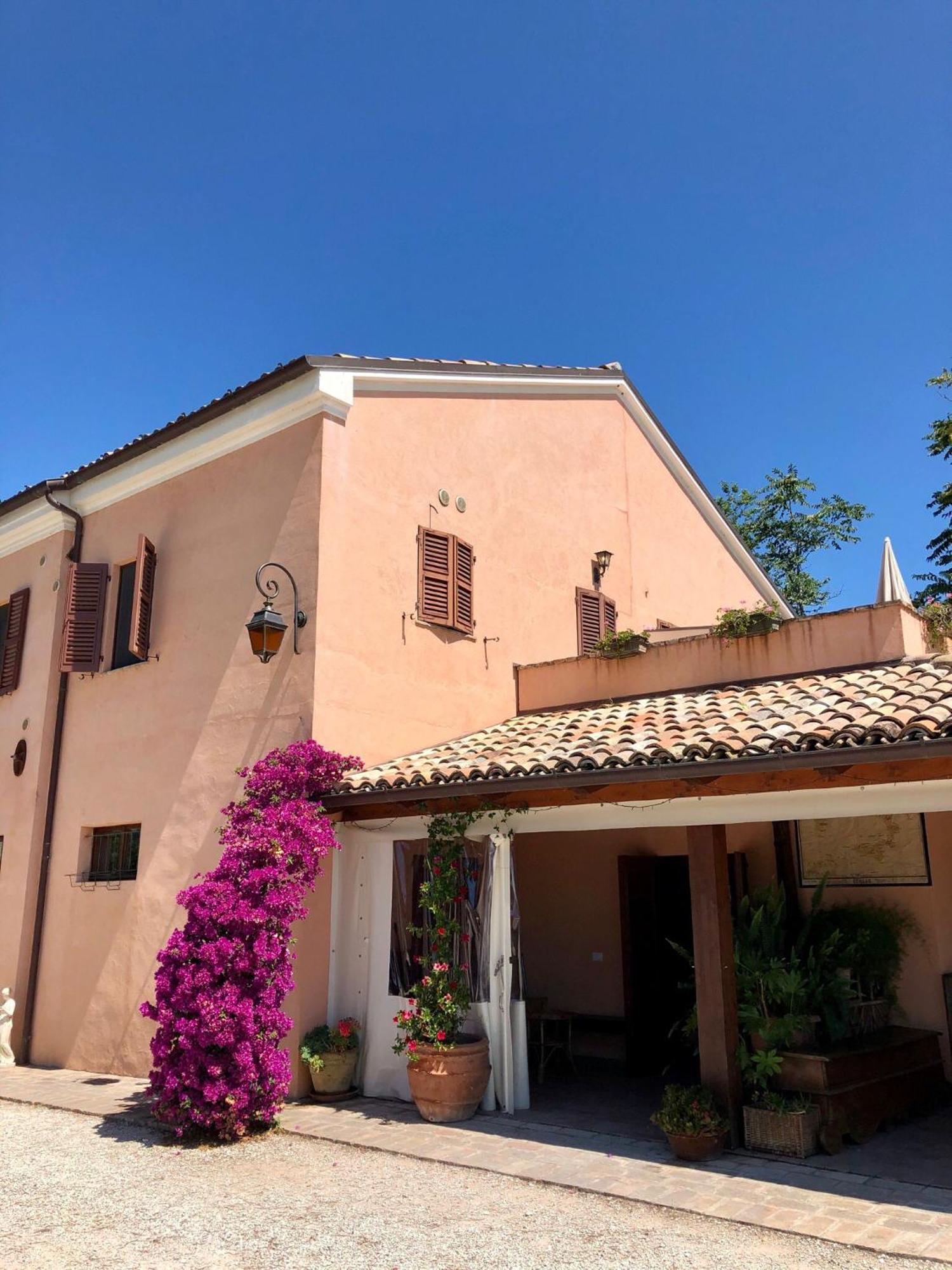 Appartamento Fronte Piscina Montemarciano Εξωτερικό φωτογραφία
